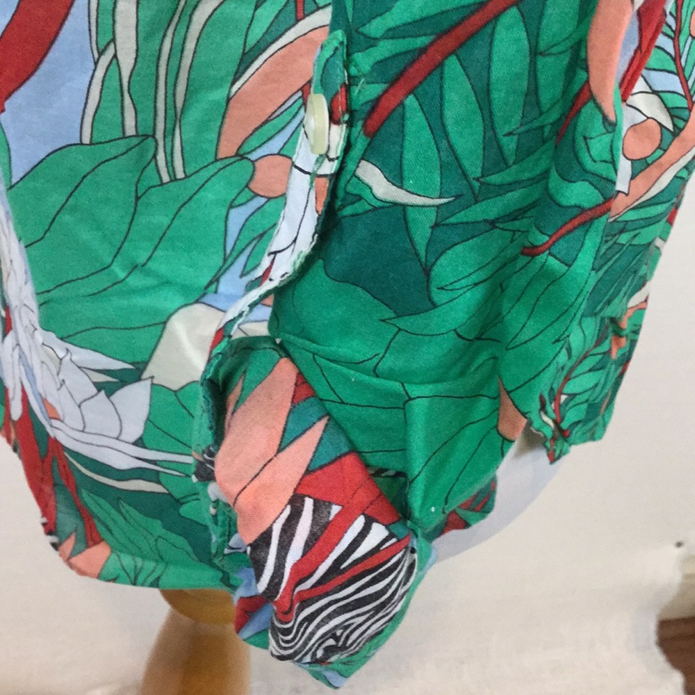 Talbots jungle-print camp-sleeve button-down! - Picture 6 of 8